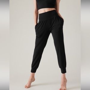 Athleta salutation joggers size large